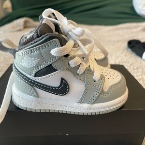 Nike- Air Jordan’s - Jordan 1 Mid